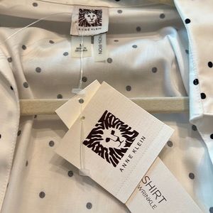 Anne Klein blouse w/sleeve 3/4 M and NWT wht/navy dot
